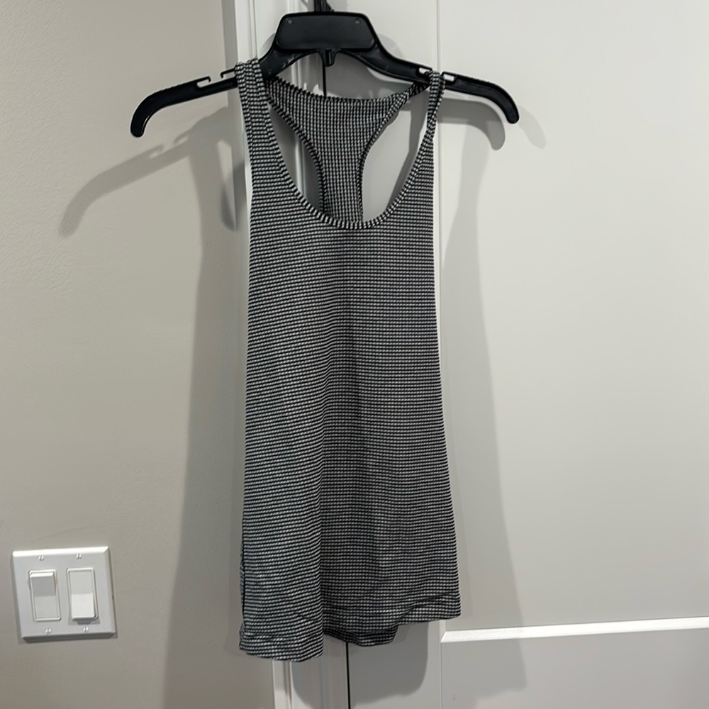Lululemon tank top black and white size 8